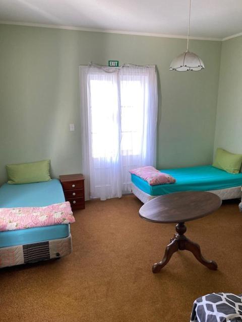 Honeysuckle House Hostel Nelson Bagian luar foto